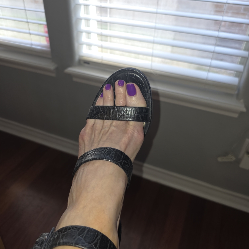 Elegant Black Strappy Sandals - Picture 7 of 7
